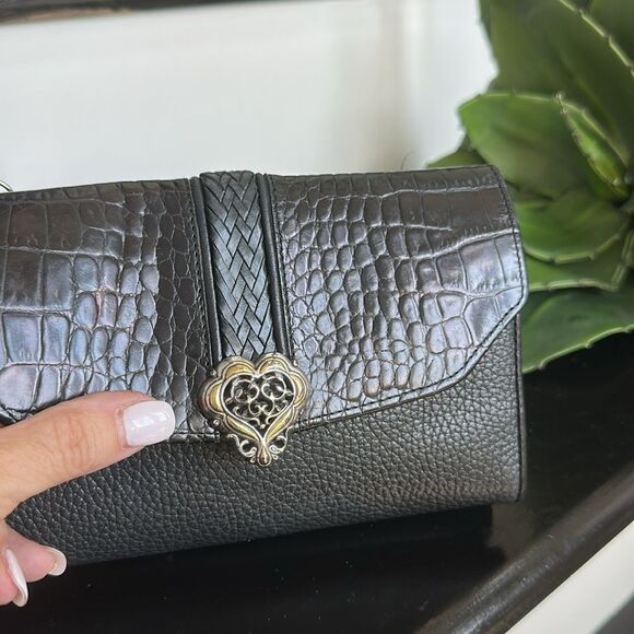 Brighton Genuine Leather Crossbody Shoulder Wallet Clutch Croc Heart Accent - Picture 2 of 9